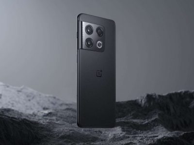OnePlus 10 Pro in volcanic black colour